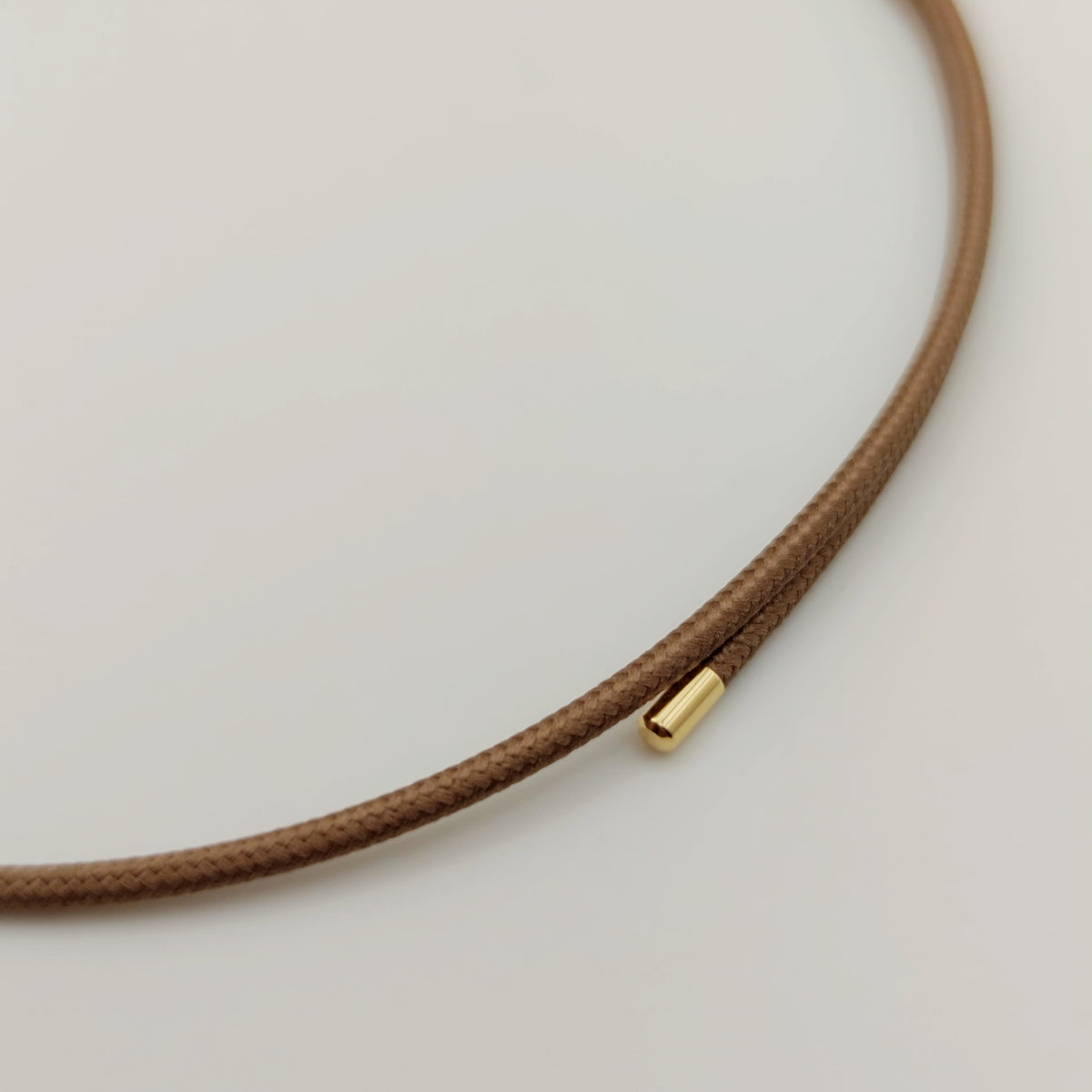 Choker calamita marroncino chiaro