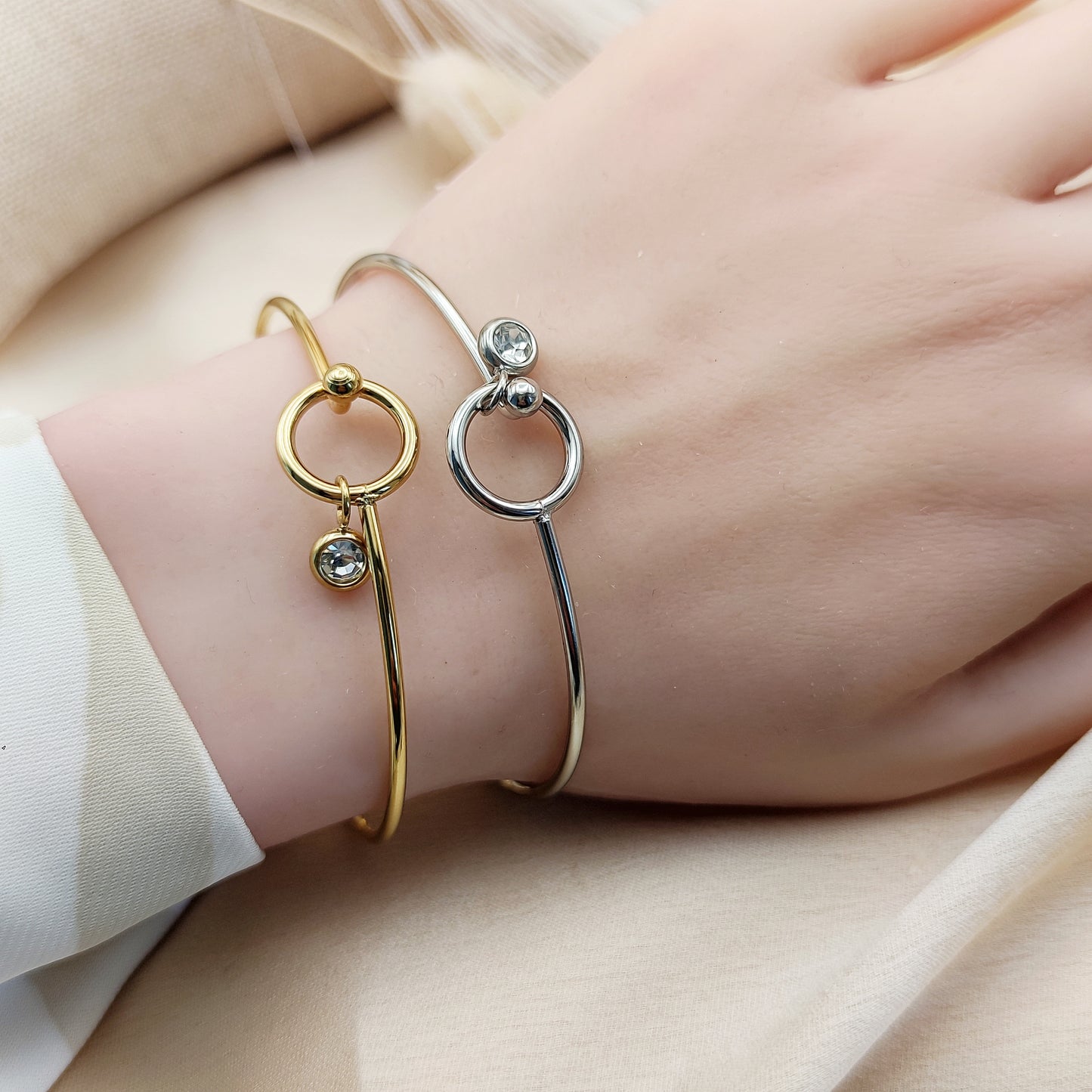 Bracciale rigido cuore placchetta silver