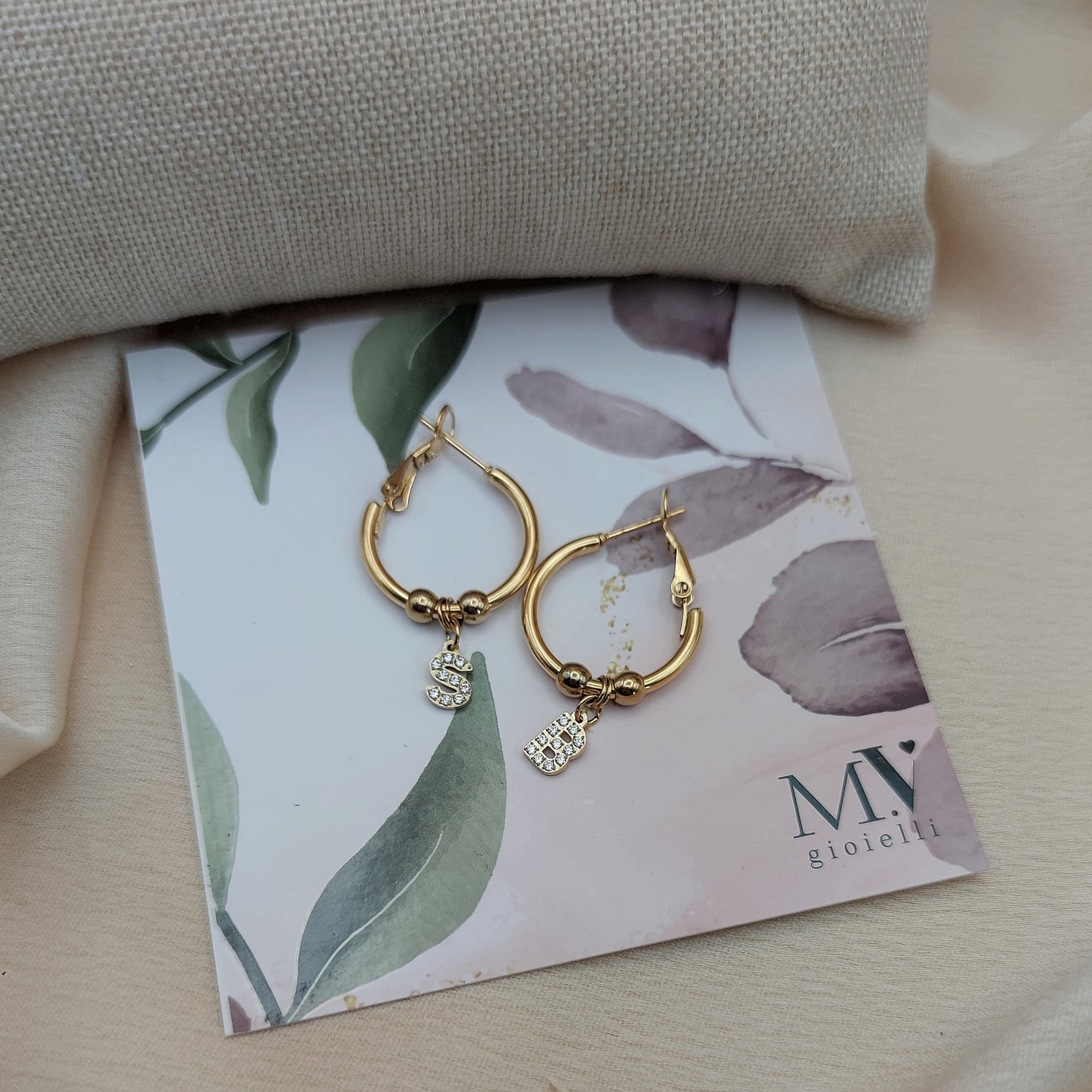 Orecchini cerchietto con letterina zirconata PERSONALIZZABILI