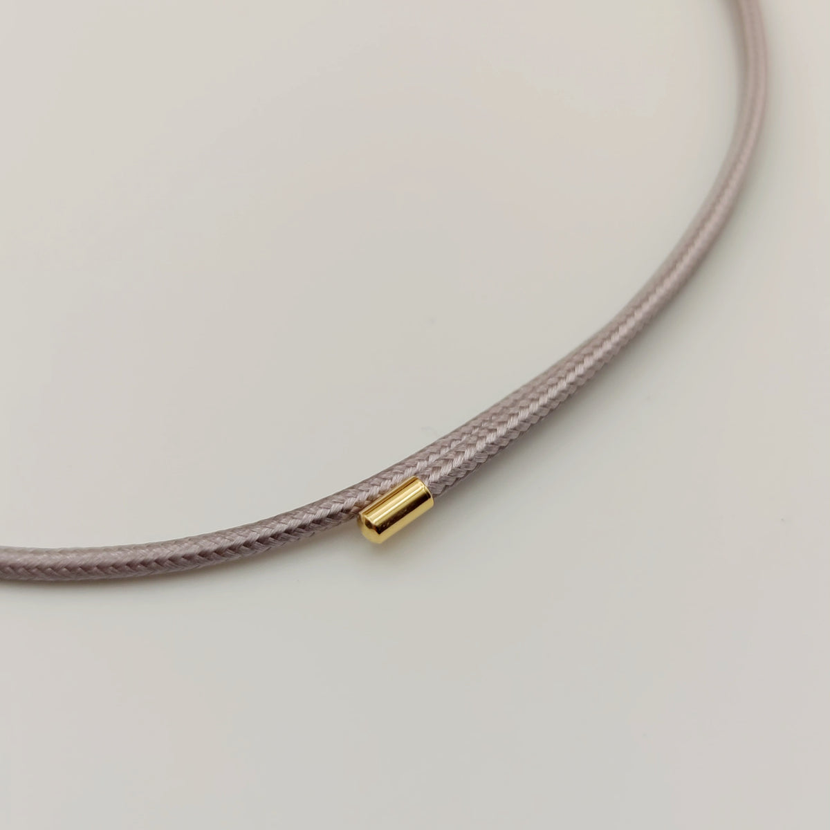 Choker calamita grigio/lilla chiaro