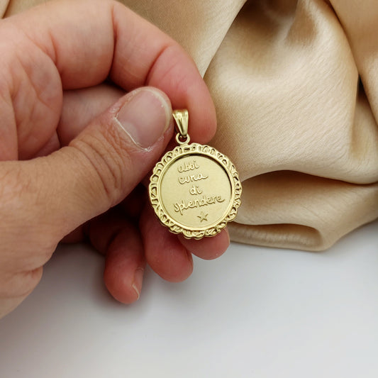 Ciondolo tondo intarsiato abbi cura di splendere gold