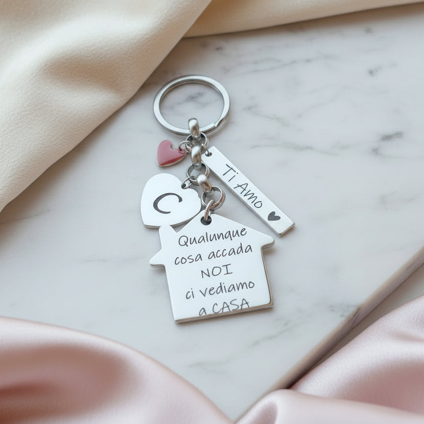 Portachiavi casetta 3 incisioni + charm PERSONALIZZABILE