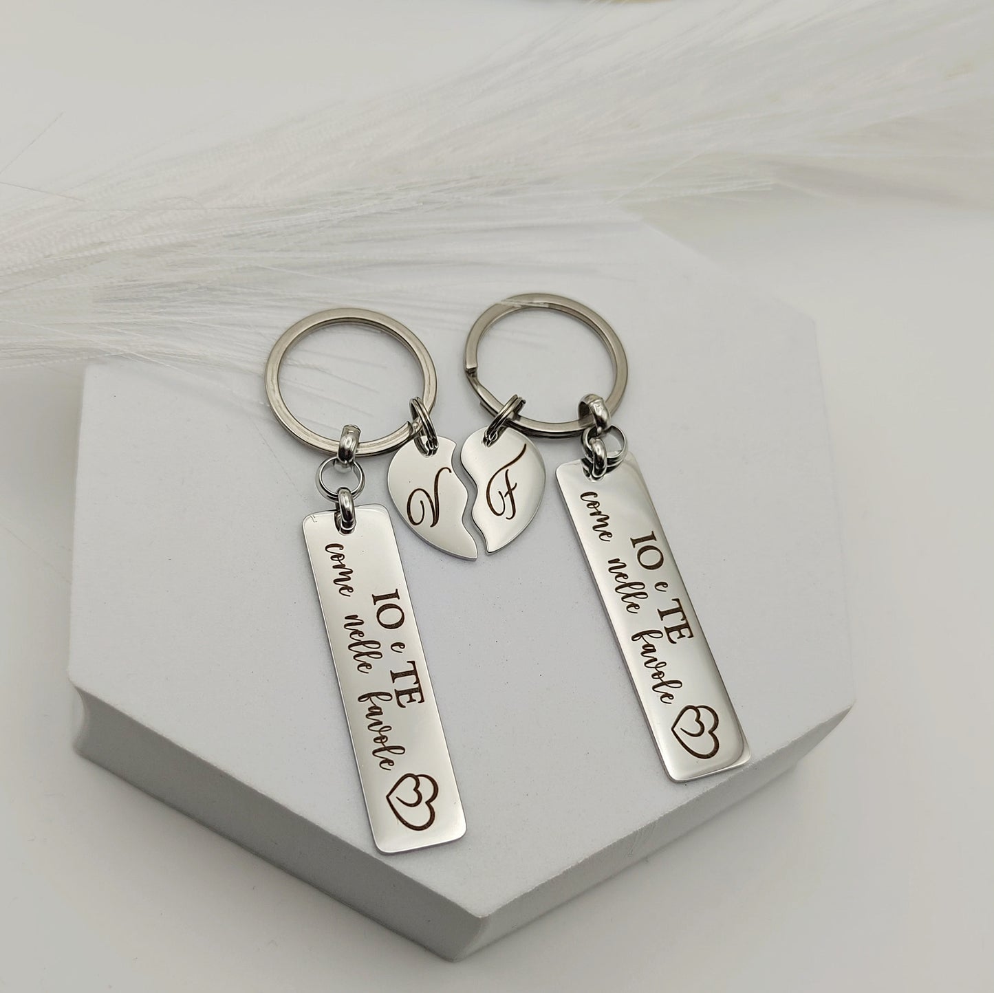 Coppia portachiavi targhetta con cuore spezzato PERSONALIZZABILE