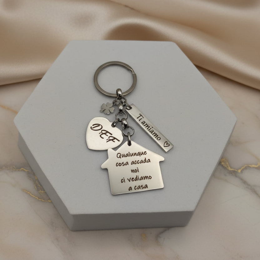 Portachiavi casetta 3 incisioni + charm PERSONALIZZABILE a partire da €23,90