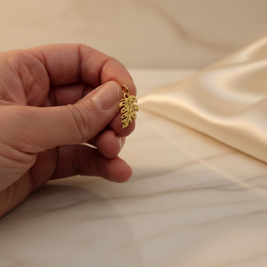 Ciondolo foglia gold