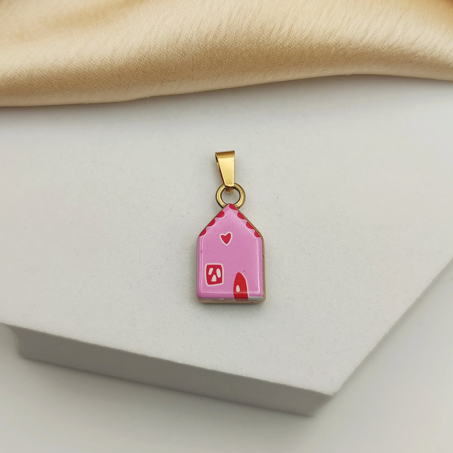 Ciondolo casetta rosa smaltata