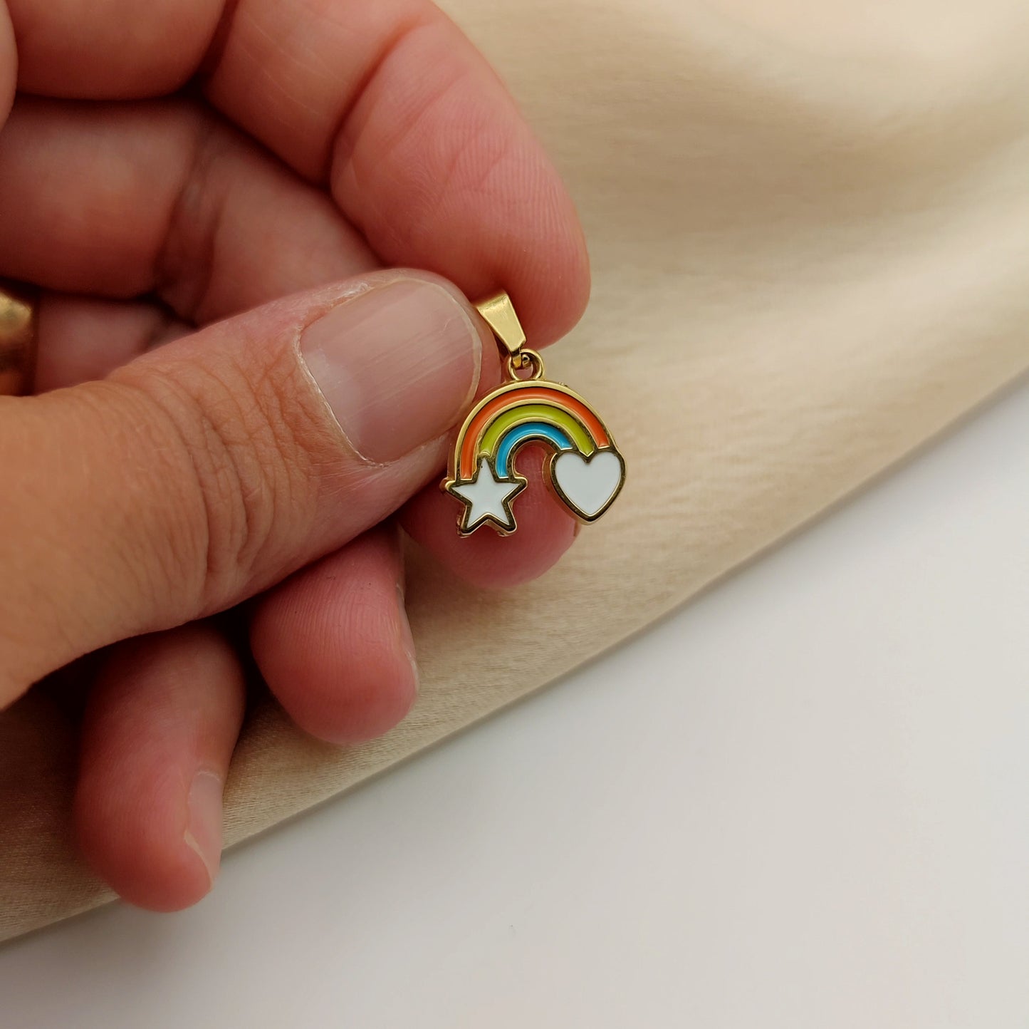 Ciondolo arcobaleno stella e cuore