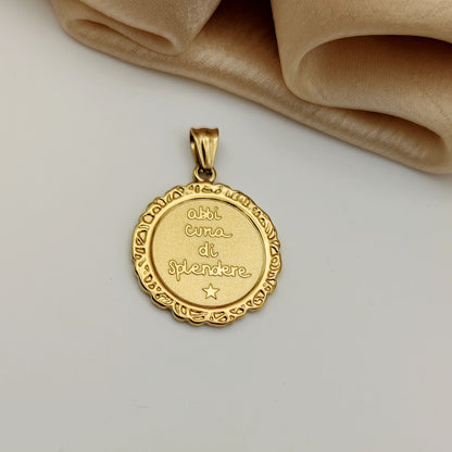 Ciondolo tondo intarsiato abbi cura di splendere gold