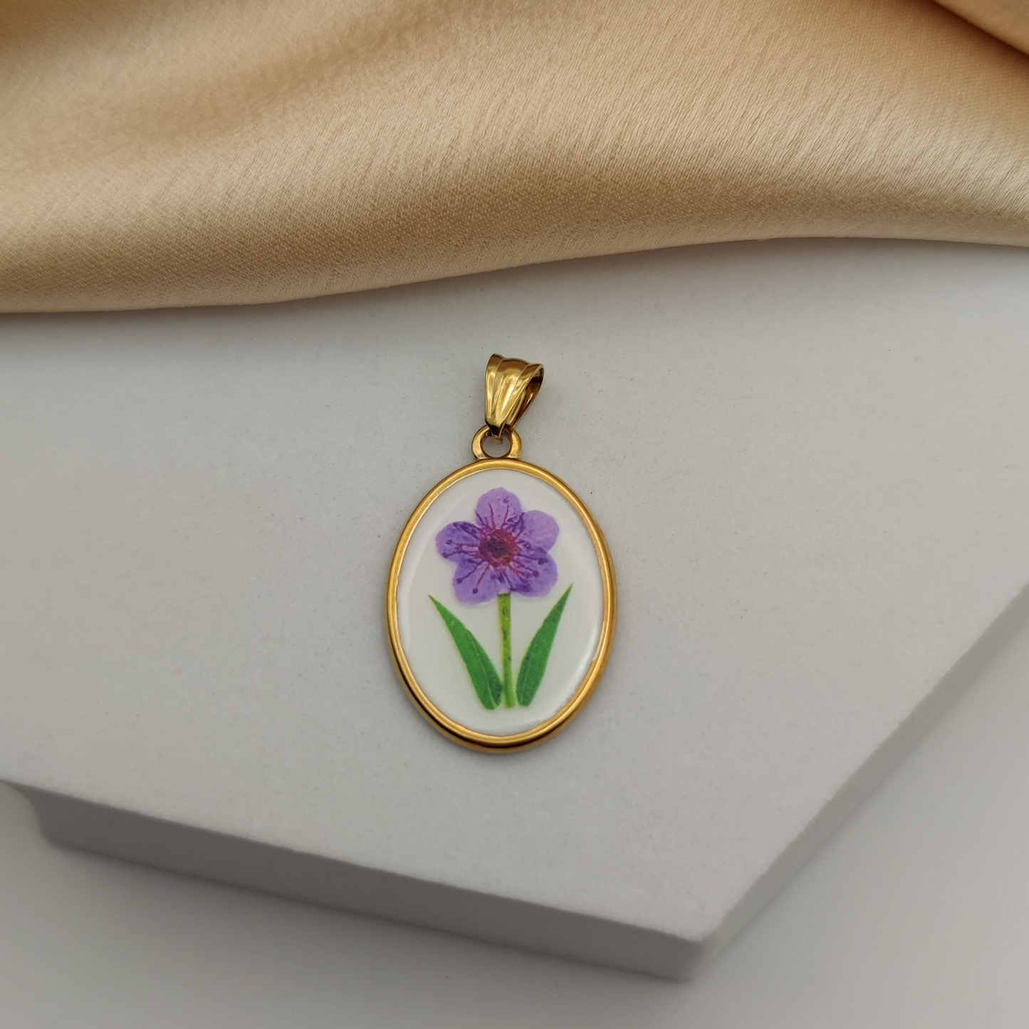 Ciondolo ovale fiore viole