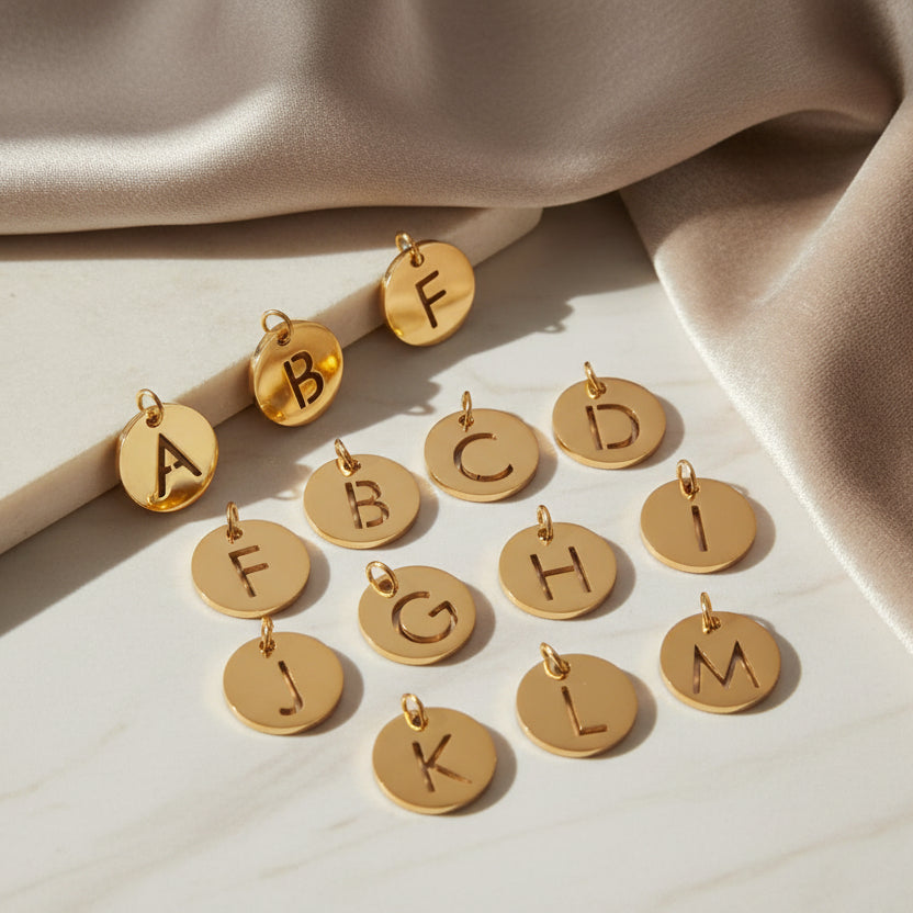Ciondolo lettera tonda traforata gold
