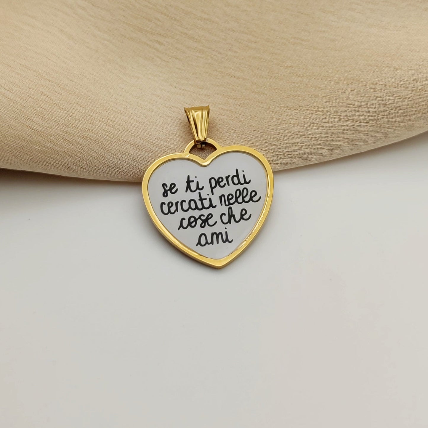 Ciondolo cuore cornice  se ti perdi cercati nelle cose che ami